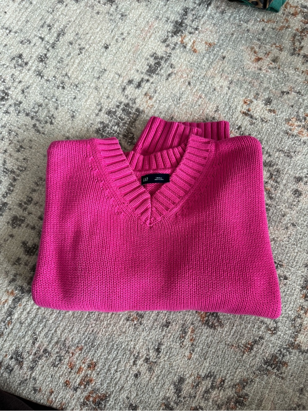 GAP Women's V-Neck Sweater in Bright Fuchsia Pink